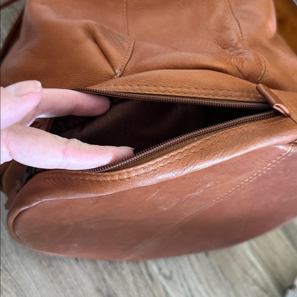 {Georgetown Leather} Bucket boho leather bag - Picture 9 of 12